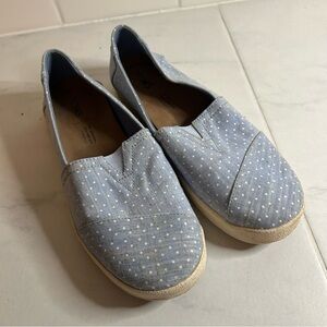 TOMS Light Blue Polka Dot Slip-On Shoes / flats. EUC!